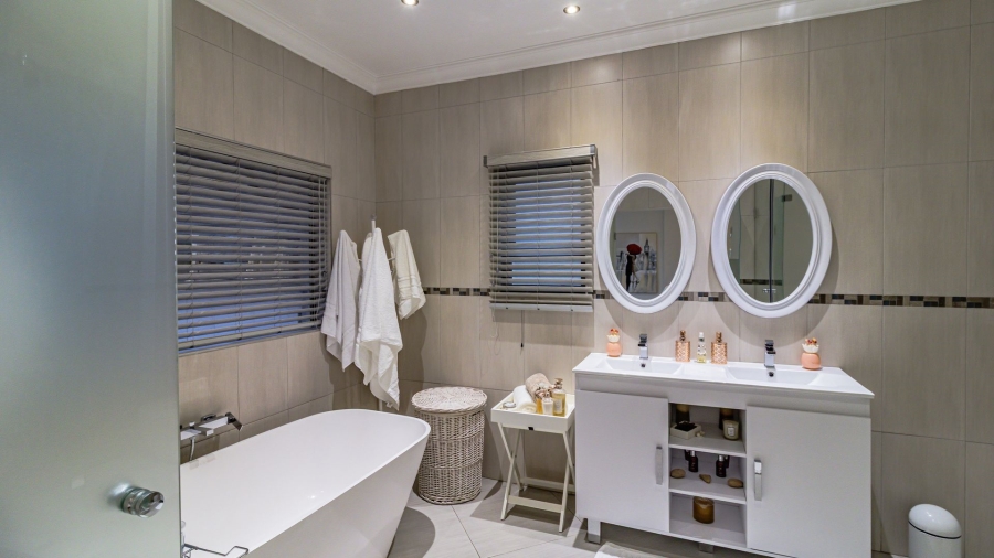 5 Bedroom Property for Sale in Oranjeville Free State